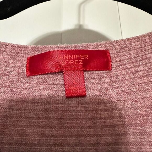 Jennifer Lopez plum colored very soft sweater with batwing sleeves, Faux diamond - Picture 4 of 10